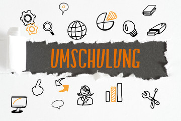 Ein Blatt Papier mit verschiedenen Symbolen und eine Umschulung