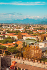 Obraz premium Leaning Tower of Pisa and Surrounding Buildings and City of Pisa