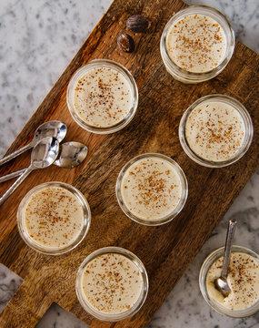 Vanilla custard pudding with nutmeg 