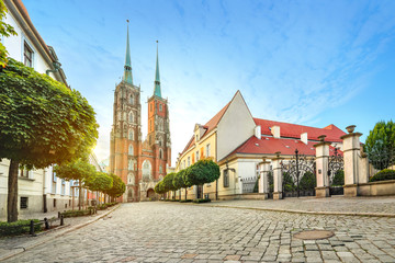 Obraz premium Wroclaw, Poland. Panoramic view of Cathedral of St. John the Baptist on sunrise (HDR image)