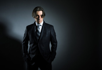 Obraz premium A serious Man in an elegant suit looks menacingly.