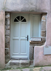 porte et fenêtre ancienne rénovées