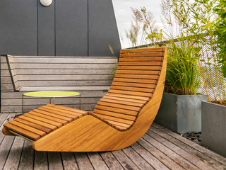 Rocking lounger on a roof terrace with bamboo and grasses