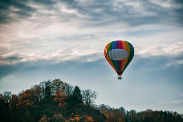 Naklejka premium Landscape and balloon
