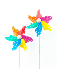 MOLINILLOS ARCO IRIS SOBRE FONDO BLANCO