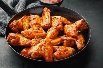 Chicken wings grilled in sauce on pan