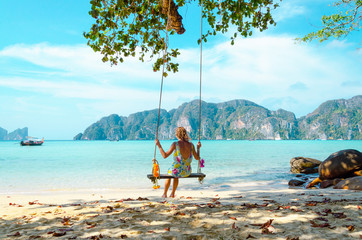 bella donna altalena isola phi phi tailandia