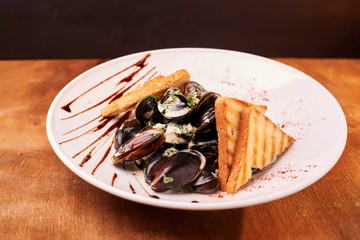 mussels with sauce