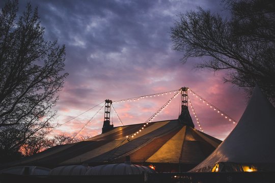 Sonnenuntergang Zirkus