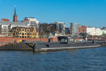 El submarino en el río de Hamburgo