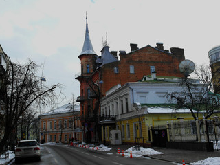 Obraz premium Old house in Europe red .Street view from gateway in Kiev, Ukraine.