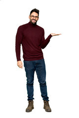 Naklejka premium Full-length shot of Handsome man with glasses presenting an idea while looking smiling towards on isolated white background