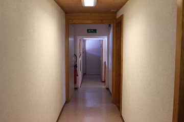 Couloir de chalet dortoir