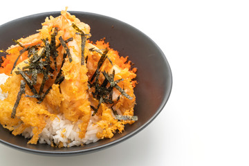 shrimps tempura rice bowl with shrimp egg and seaweed