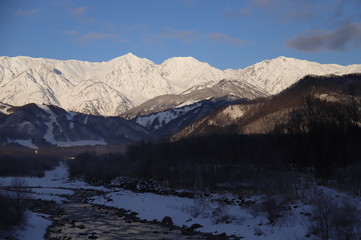 Fototapeta na wymiar 冬の白馬三山