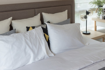 Fototapeta na wymiar white pillows on bed