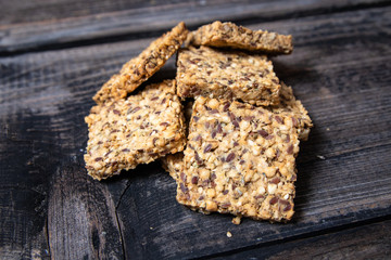 Integral crackers with healthy seeds: linseeds, chia, cracked pumpkin seeds, sunflower, sesame and spices with whole wheat flour