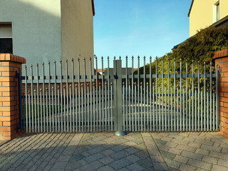 Gartenzaun Zauntor Zaun vor dem Haus © zeralein