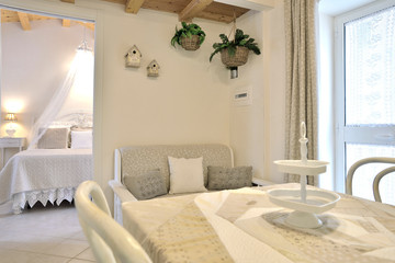 Appartamento con arredamento romantico - Shabby-chic