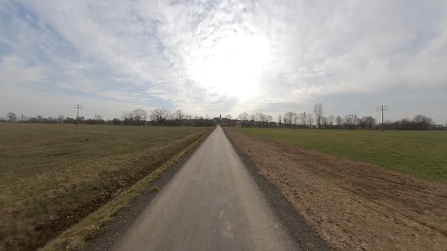 Fahrt durch Naturschutzwiesen + Felder