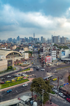 Bangkok Skyline mit Bahnhof