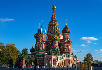 Fototapeta na wymiar Moscow / Russia - October 2, 2014: Kremlin square in Moscow. St. Basil's Cathedral