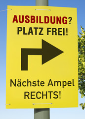 Ausbildungsplatz frei, nächste Ampel rechts, Plakat