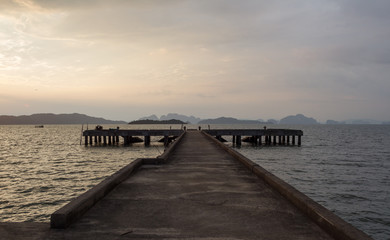 Obraz premium Molo Kho Yao Ta Ton Do w Koh Yao Noi w Tajlandii