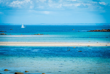 Turquoise blue waters in Bretagne in the summer
