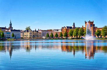 Lake Pfaffenteich with view on the old town in Schwerin. Mecklenburg-Vorpommern, Germany - obrazy, fototapety, plakaty