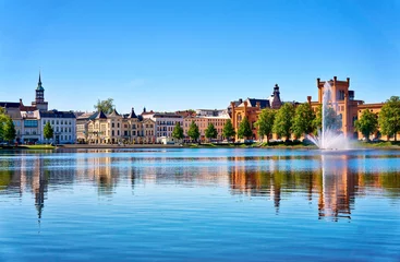 Lake Pfaffenteich with view on the old town in Schwerin. Mecklenburg-Vorpommern, Germany © DR pics