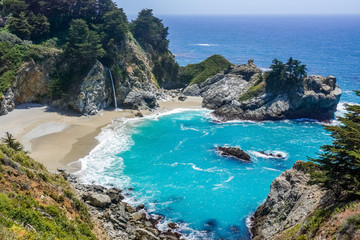 Obraz premium Aerail view of McWay falls, Big Sur, Pacific Ocean coastline, California