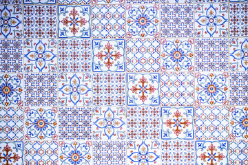 Ceramic tiles with patterns