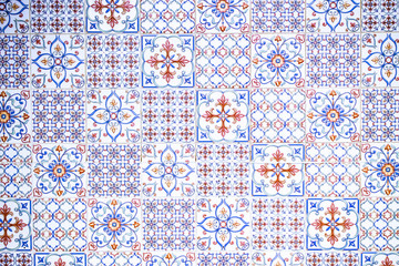 Ceramic tiles with patterns