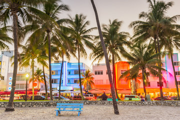Miami Beach, Florida, USA on Ocean Drive. - obrazy, fototapety, plakaty