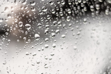 Regentropfen am Fenster