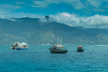Entre o azul do mar e do céu