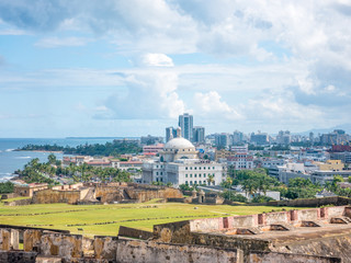 Obraz premium View of The Puerto Rico Capitol and San Juan from the fortification San Cristolbal