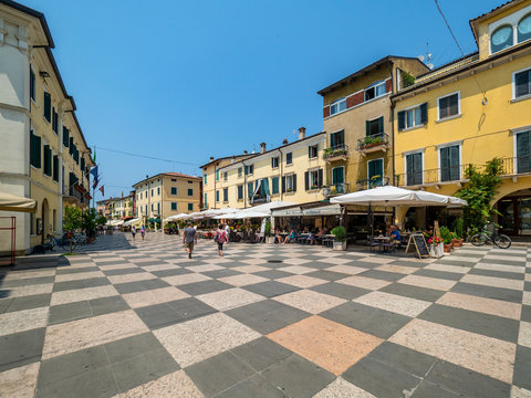 Italy, Veneto, Lazise, old town