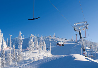 Kuusamo / Finland: T-bar lift, gondola and chairlift in the Ruka ski area on a beautiful and sunny...