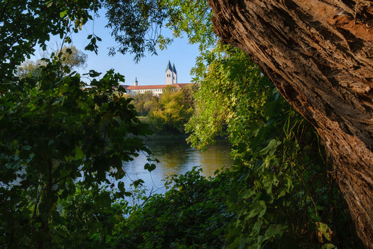 Germany, Upper Bavaria, Freising, Freising Cathedral and Isar river