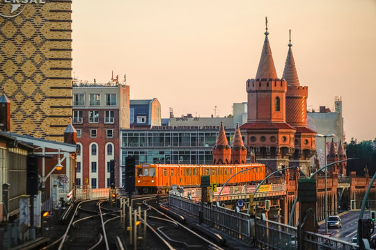 Germany, Berlin, Berlin-Friedrichshain, Oberbaum Bridge, View from underground station Warschauer Strasse in the evening