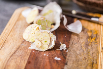 Cutting garlic