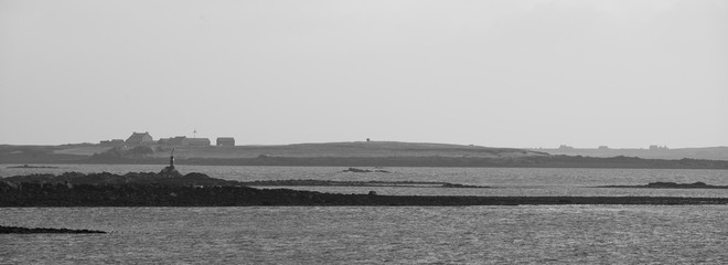 Panorama monochrome Ile de Molène Finistère nord Bretagne France