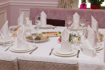 Table serving in the restaurant prior to an event