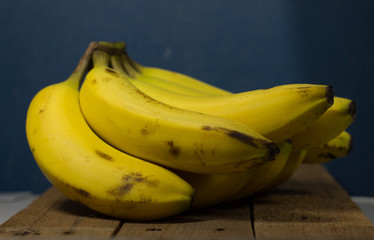 frescas y amarillas bananas.
