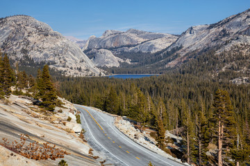 Fototapeta na wymiar View of a scenic road, Tioga Pass, in the Valley surrounded by mountains. Taken in Yosemite National Park, California, United States.