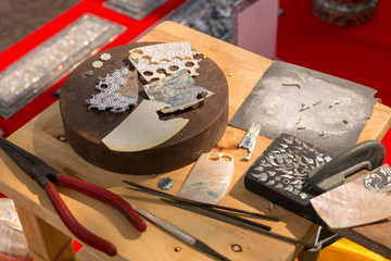 Equipment of traditional pearl engraving