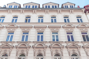 hochwertige Altbauhäuser, Gründerzeitfassaden saniert