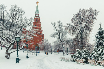 Fototapeta premium Walk at the Kremlin walls in winter Moscow, cityscape, Russia